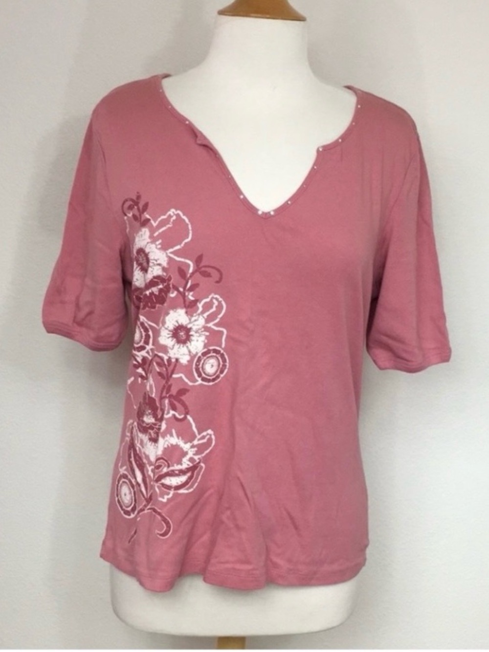High Sierra Women's Pink Blush Floral Print V Neck T-Shirt Size XL Casual Girly